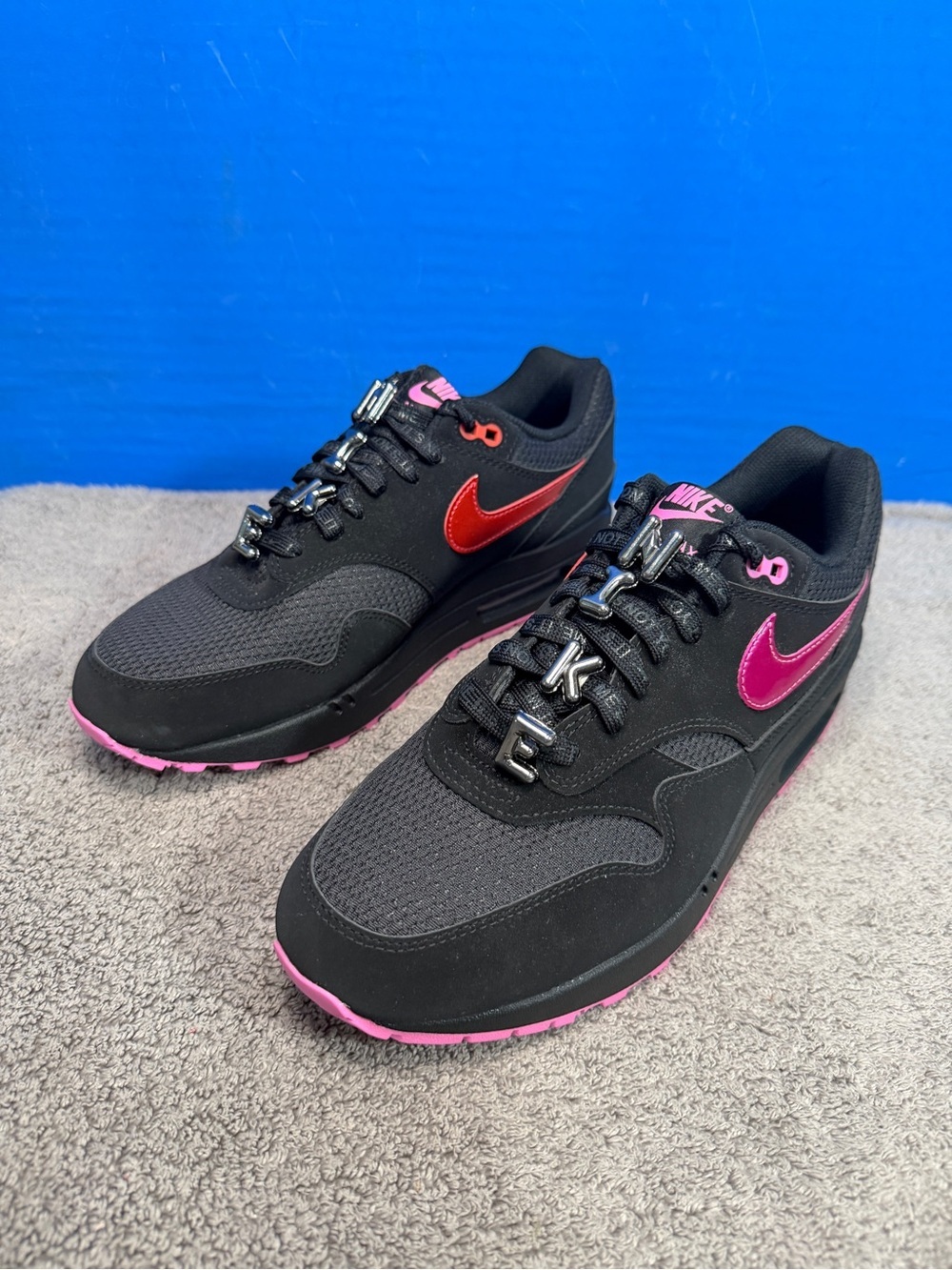Air max 1
Valentine's day 2025
Brand new